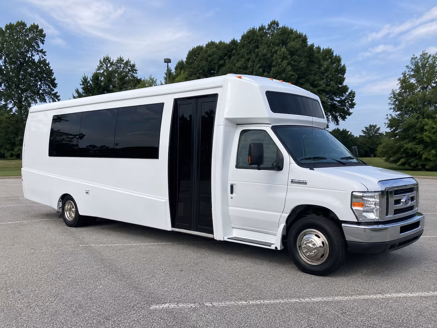 lake elsinore 18 passenger party bus