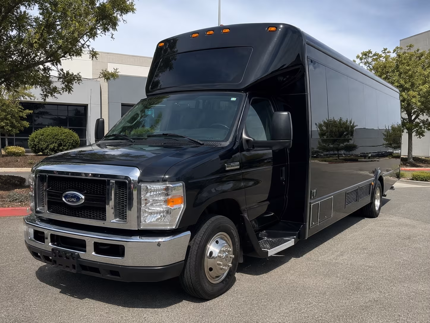 lake elsinore anniversary party bus rental
