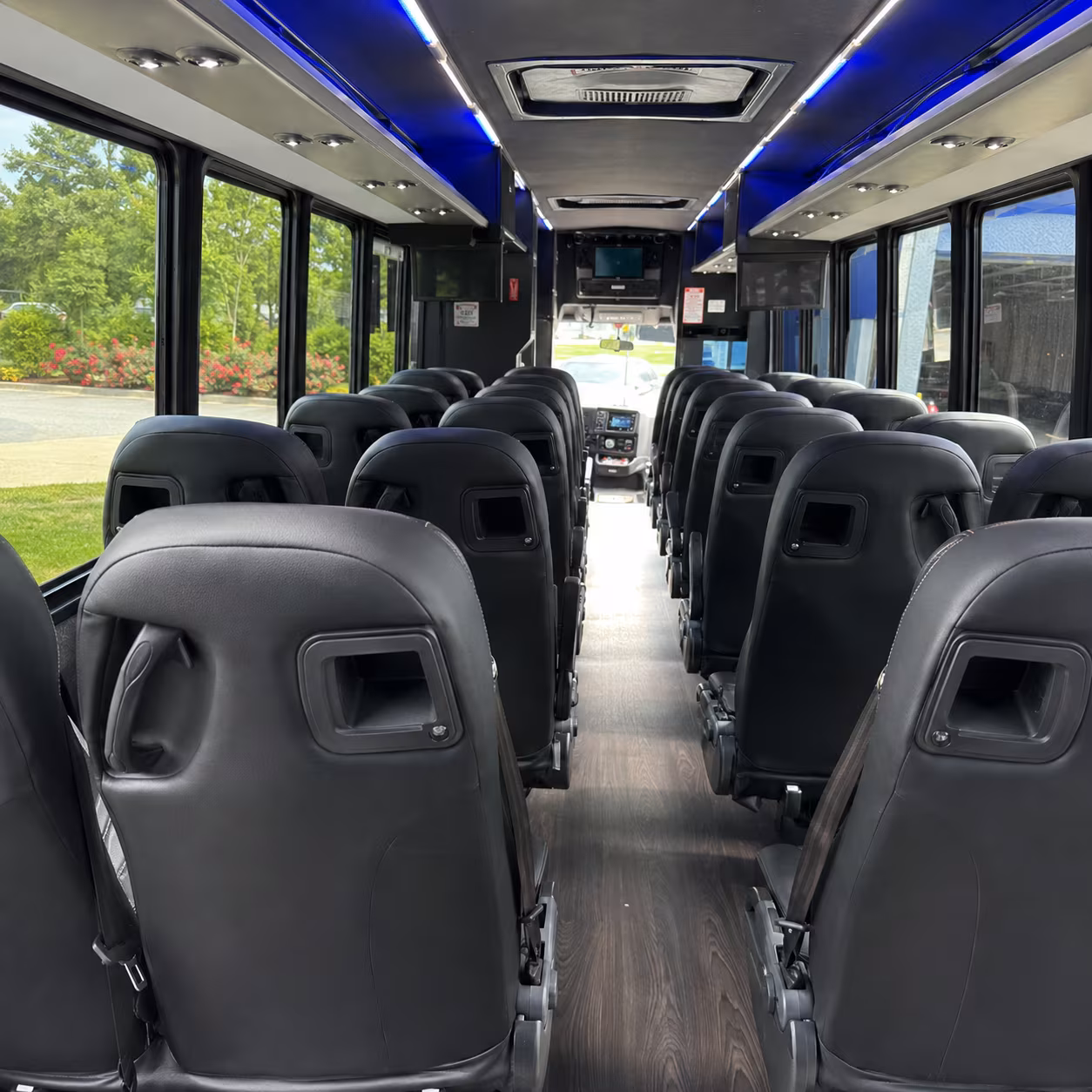 minibuses for small group wine tours from lake elsinore to fallbrook and de luz